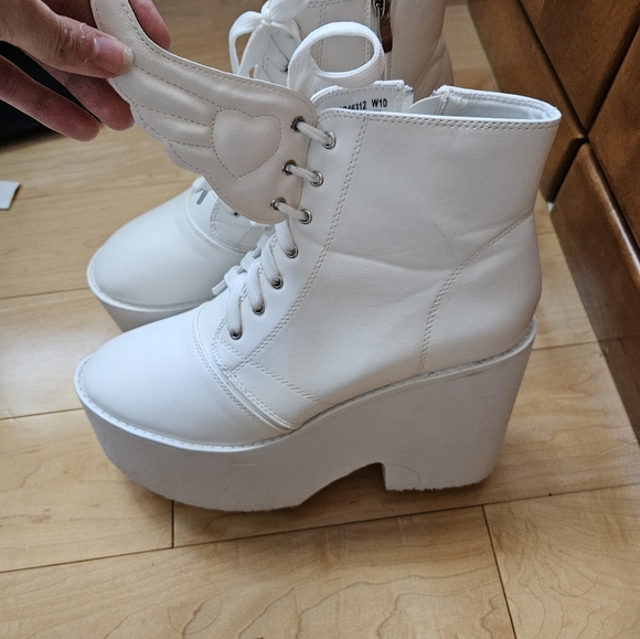 White angel winged platform boots - Picture 3 of 4